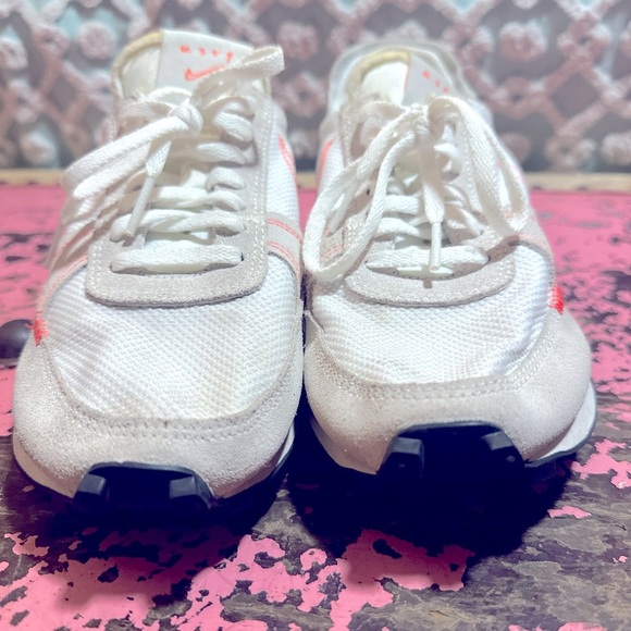 NIKE Women’s Daybreak Type 'White Hyper Crimson' tennis shoes Sz 7 - Picture 12 of 12